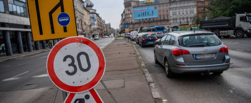 Lázár János elárulta, mikor léphet életbe az új KRESZ