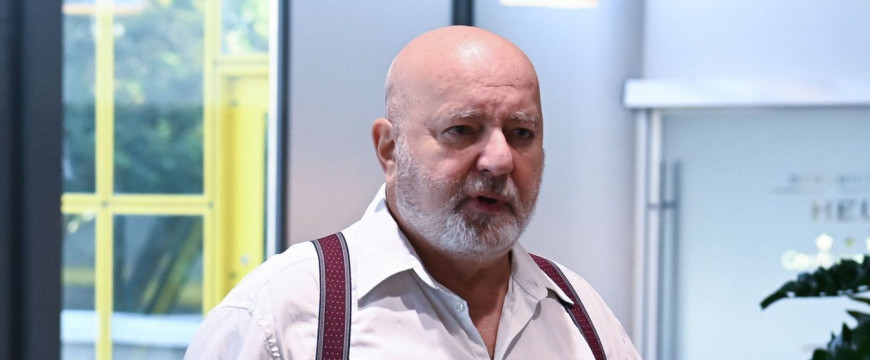 A pöcéből szakért