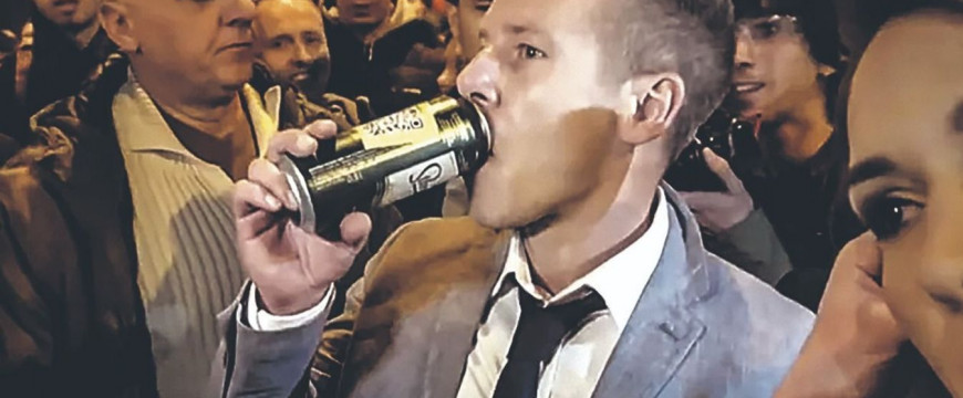 Garázdaság, rongálás: Magyar Péter komoly bajba kerülhet a botrányos bulija miatt