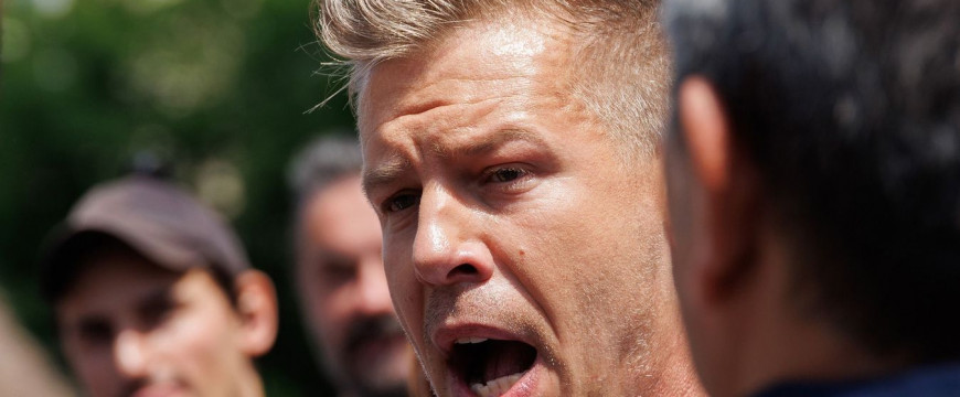 Ő Péter. Miniszterelnök a Facebookon