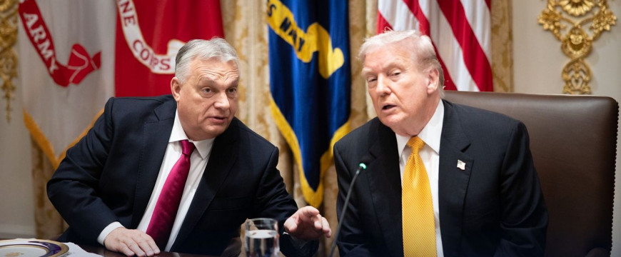 Narancssárga nyakkendőben