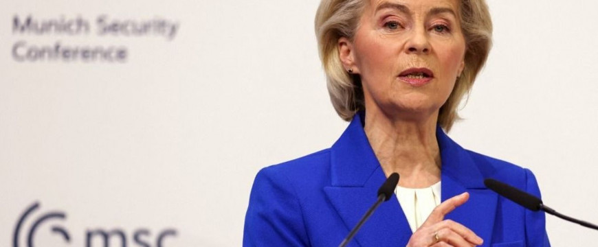 Von der Leyen túllépte hatáskörét, főparancsnoknak képzeli magát