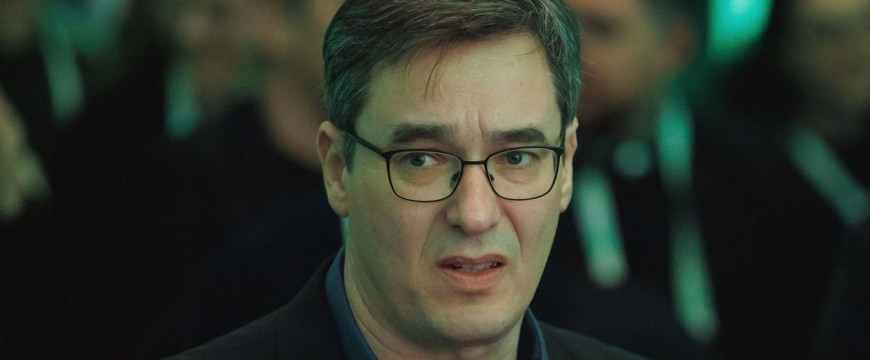Pilhál György: Egy kitüntetett zászlólengető