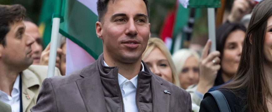 Leváltják Radnai Márkot, új vezetőt keresnek a Tisza-szigetekhez