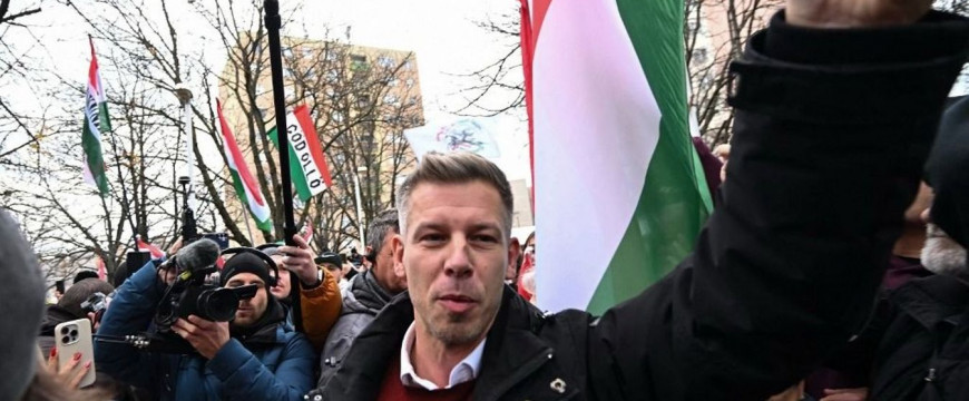 Árad a tiszás szeretetország: kínzással fenyegetnek, uszítanak és gyalázkodnak Magyar Péter hívei Árad a tiszás szeretetország: kínzással fenyegetnek, uszítanak és gyalázkodnak Magyar Péter hívei
