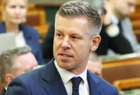 Magyar Péter bemutatta a demokrácia új szintjét: a nép addig bölcs, amíg bólogat