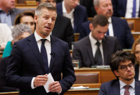 Sajátjai estek neki Magyar Péternek