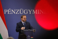 Felbukkant egy szókígyó a kormányzati tájékoztatón, és beleharapott a saját farkába